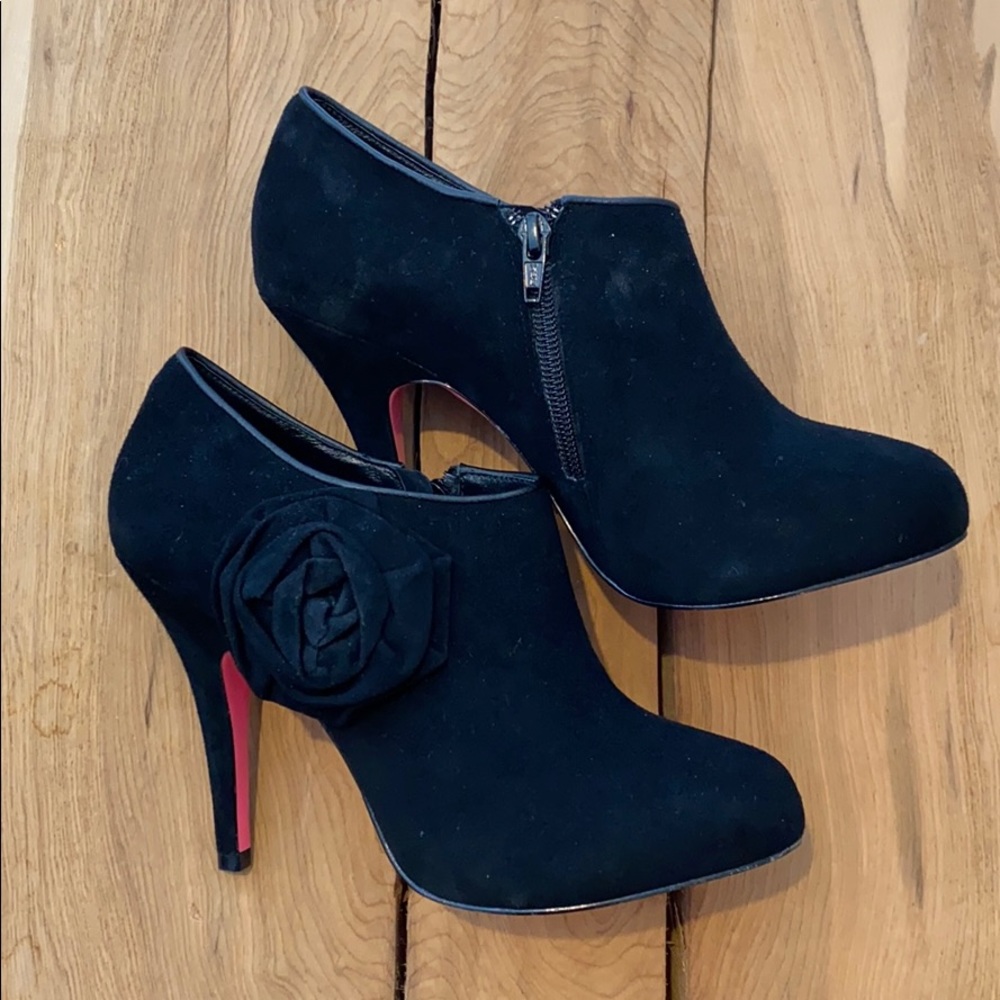 Betsey Johnson vintage ankle booties
